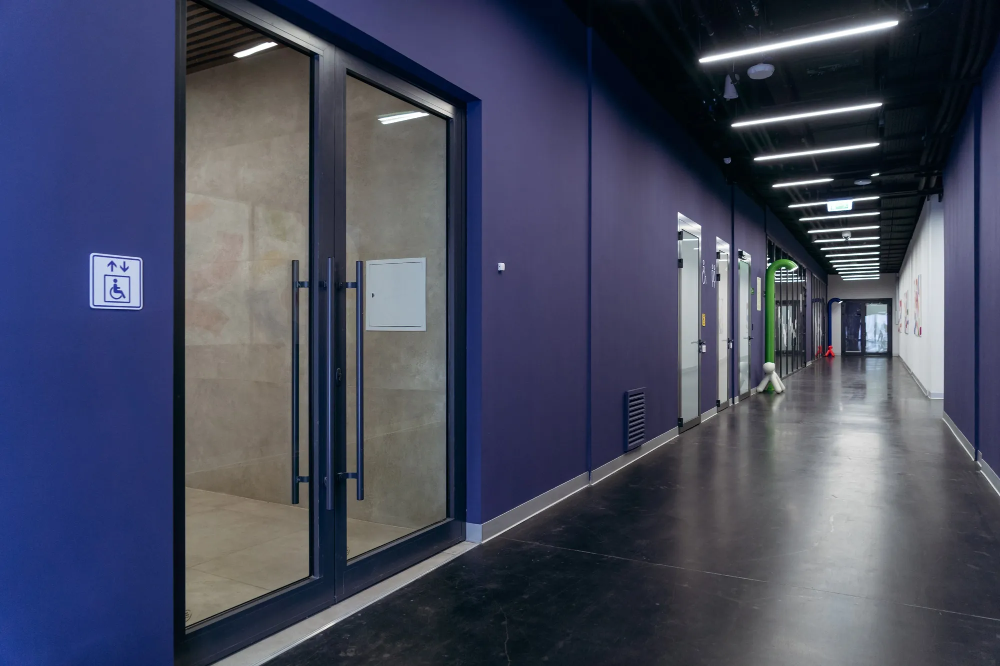 Противопожарные алюминиевые двери