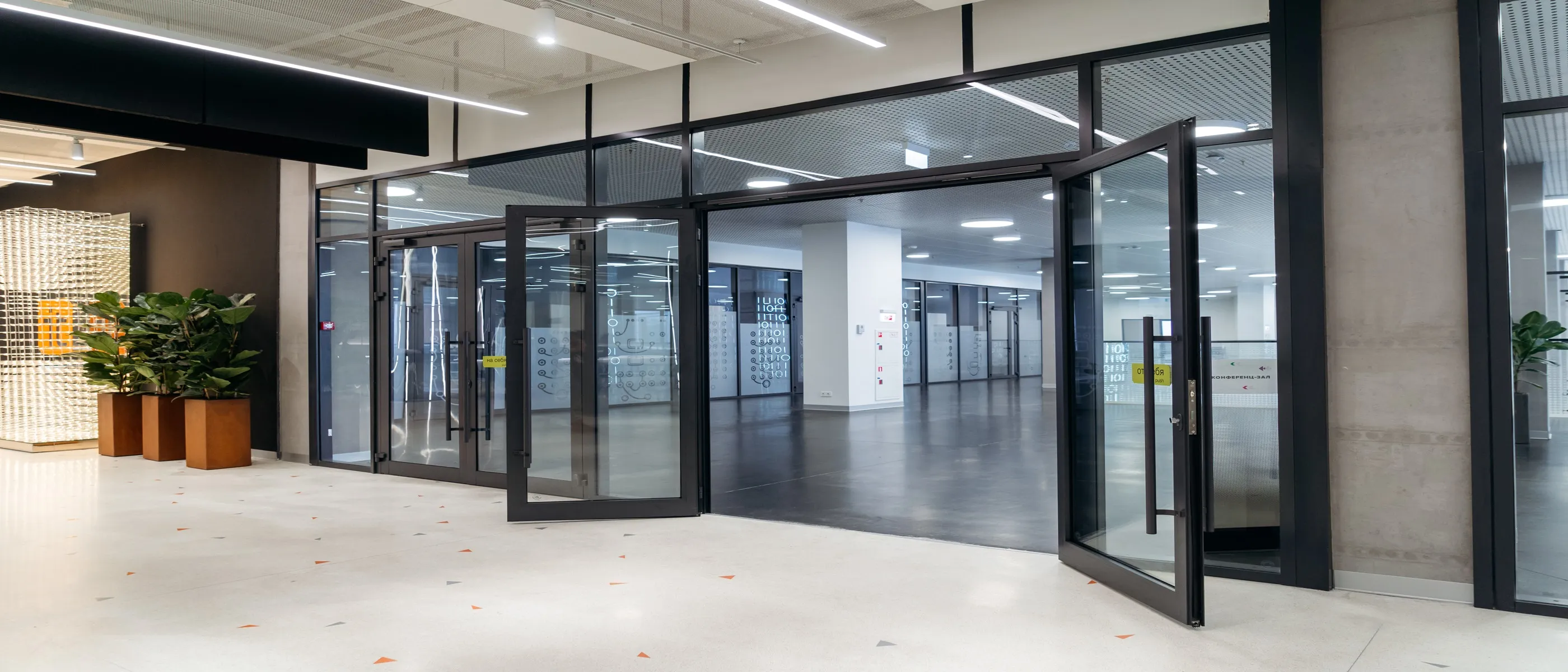 <span>Примеры</span> противопожарных алюминиевых дверей