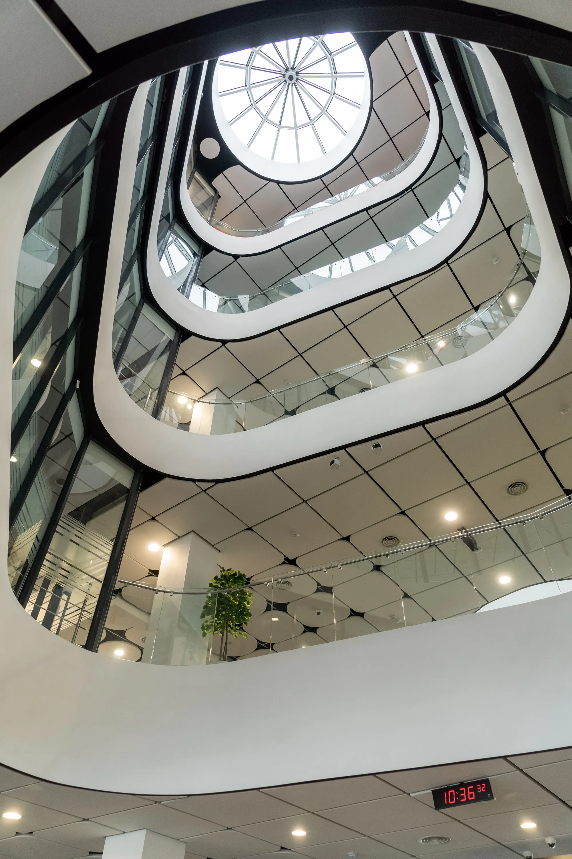 Противопожарные алюминиевые витражи