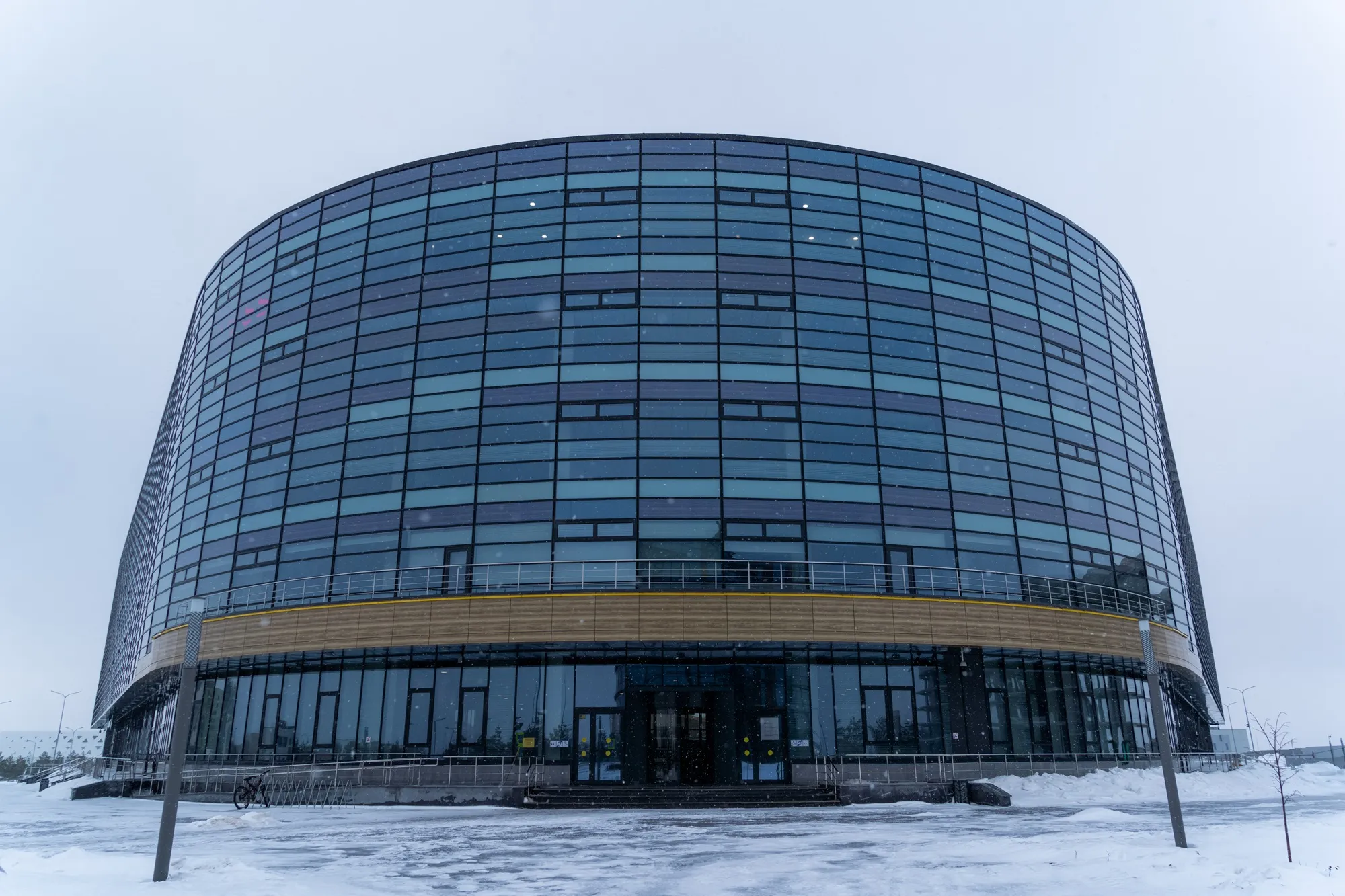 Противопожарные панорамные алюминиевые окна от производителя: безопасность и эстетика в одном решении